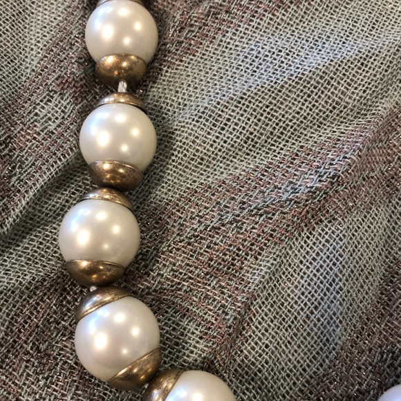 White Pearl Necklace - Picture 2 of 4